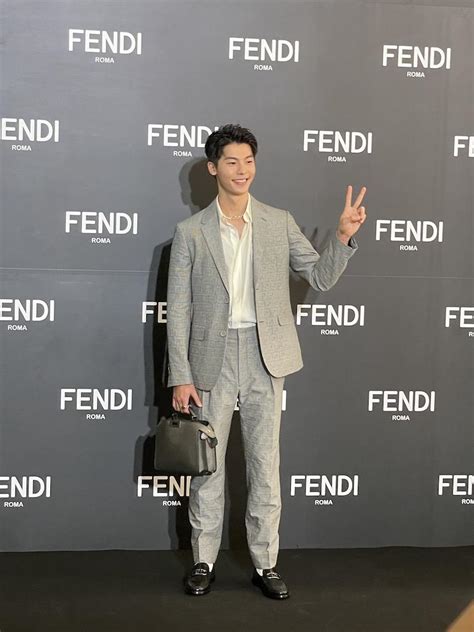 fendi 西裝|外套和西裝 .